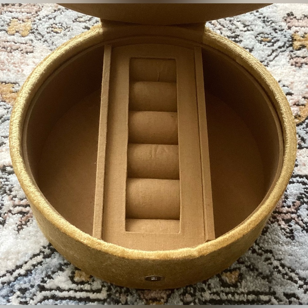 Handmade Embroidered Jewelry Storage Box - Picture 4 of 8